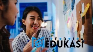 Bagaimana Menjadi Guru yang Dikenang Murid Seumur Hidup