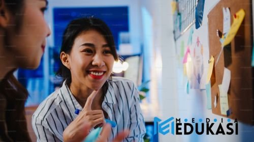 Bagaimana Menjadi Guru yang Dikenang Murid Seumur Hidup