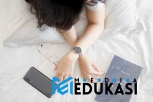 Batasi penggunaan gadget sebelum tidur.