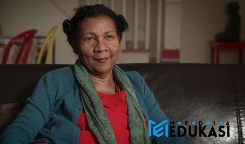 Bell hooks: Guru feminis yang menggabungkan cinta, politik, dan pendidikan.