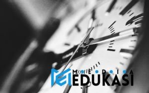 Bisa tidaknya kita menciptakan mesin waktu dari lubang cacing?