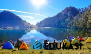 Danau Ranu Kumbolo: danau di kaki Mahameru yang mistis.