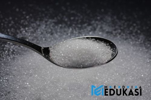 Ganti gula pasir dengan pemanis alami seperti madu atau gula aren.