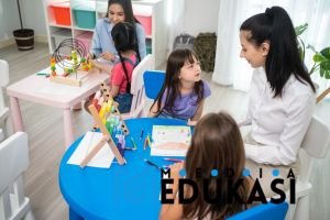 Guru Bukan Hanya Pengajar, Tapi Pemimpin di Kelas