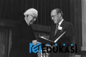 Jean Piaget: Perkembangan kognitif anak dan implikasinya bagi guru.