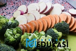 Konsumsi protein di setiap waktu makan.