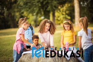 Kuis Berantai – Guru menyampaikan pertanyaan  siswa menjawab dan lanjutkan ke temannya.