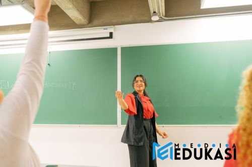 Membangun Lingkungan Kelas yang Aman secara Psikologis untuk Pembelajaran Mendalam