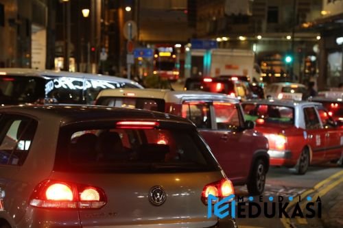 Mengapa kita selalu memilih jalan yang macet padahal tahu akan macet?