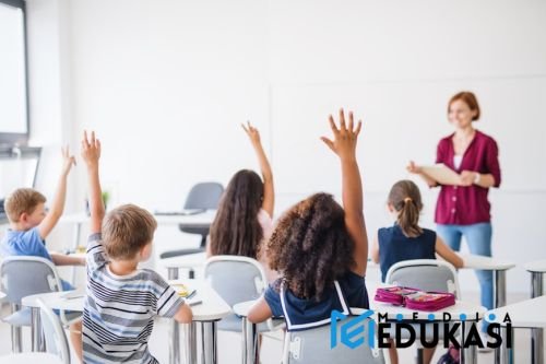 Mengapa Siswa Lebih Ingat Ketika Mereka Mengajarkan Kembali kepada Temannya?  untuk Pembelajaran Mendalam