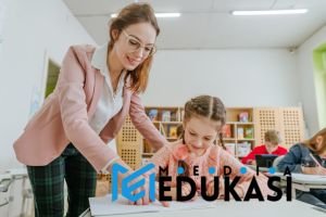 Mengubah Soal Pilihan Ganda Menjadi Soal Esai untuk Mendorong Pemikiran dalam Pembelajaran Mendalam