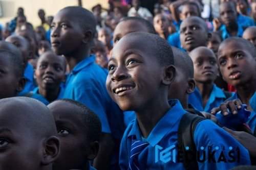 Pendidikan di Kenya: Inovasi Mobile Learning di Tengah Keterbatasan Infrastruktur