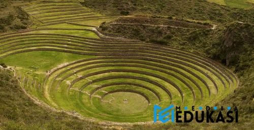 Sistem Pertanian Berundak Suku Inka: Solusi Pertanian di Daerah Terjal
