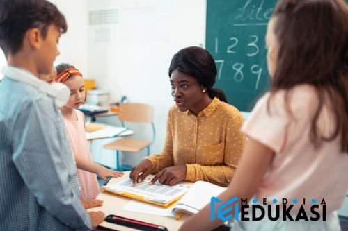 Strategi Membimbing Siswa dalam Membuat Hipotesis dan Menguji Kebenarannya  untuk Pembelajaran Mendalam