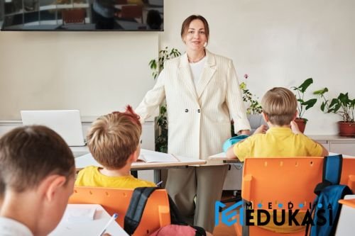 Teknik Socratic Seminar: Membangun Diskusi Pembelajaran Mendalam di Kelas