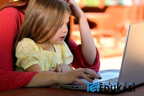 Umur yang Tepat untuk Anak Mulai Dikenalkan dengan Komputer