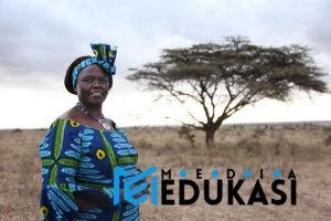 Wangari Maathai: Mengajar lingkungan melalui aksi nyata di Kenya.